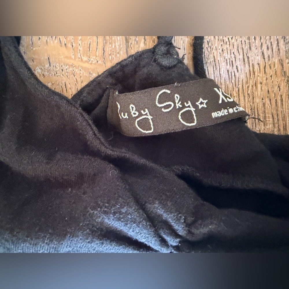 Sky Elegant Black Top - Picture 2 of 2